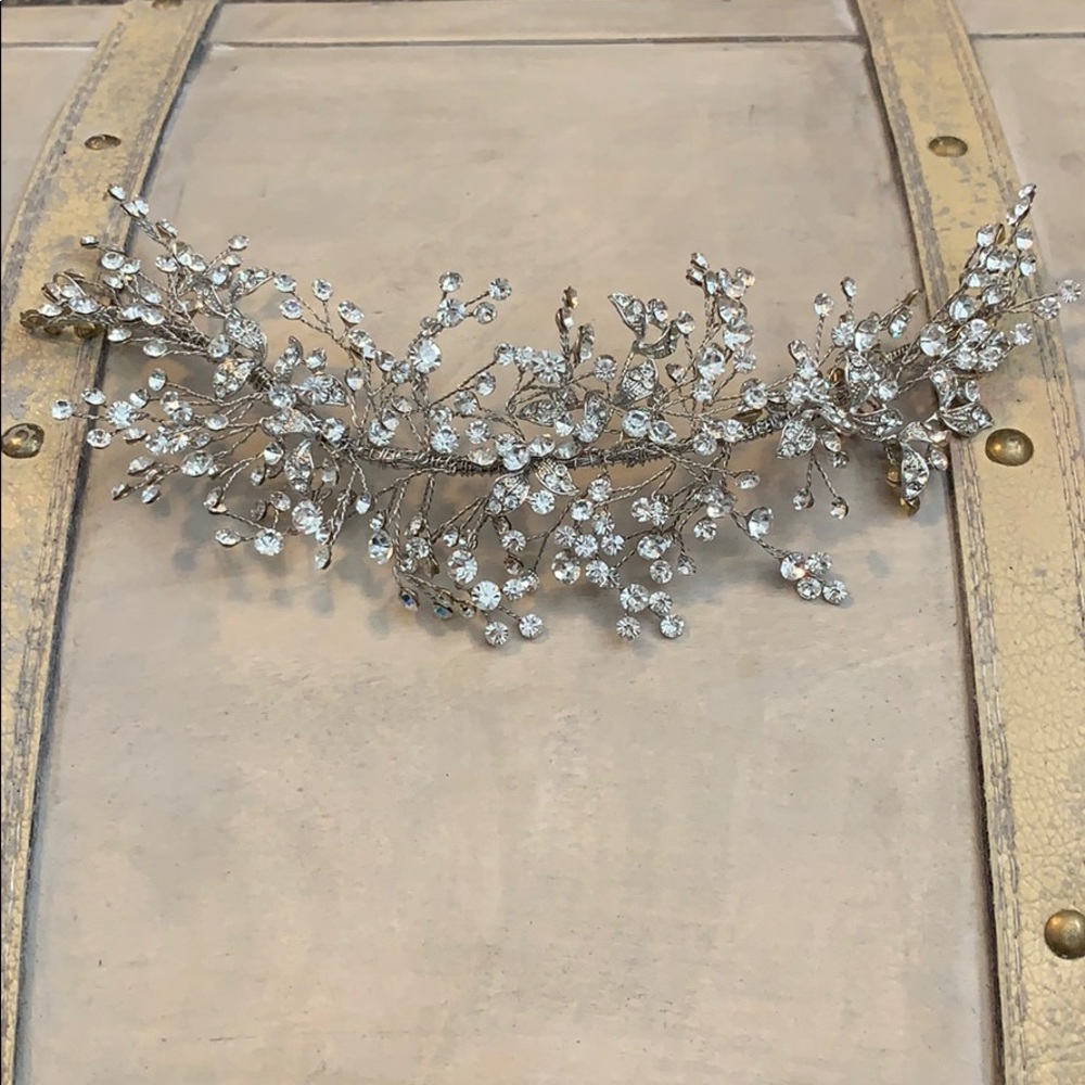 Wedding rhinestone hairpiece